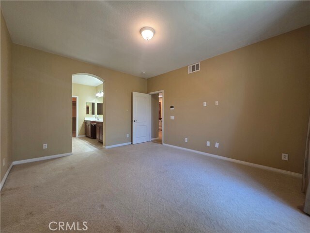 Building Photo - 71 Wonderland