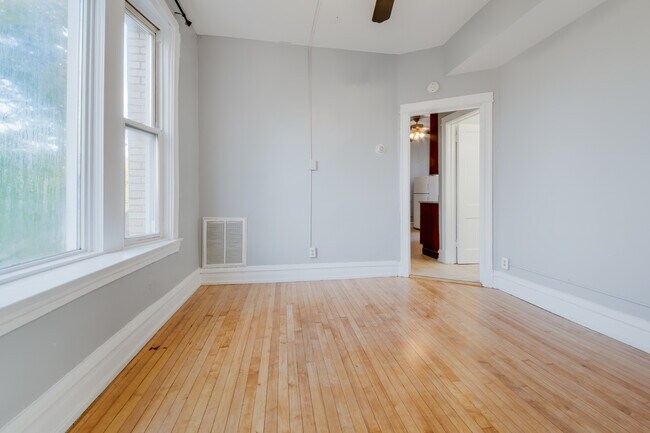 Building Photo - 2511 W Le Moyne St