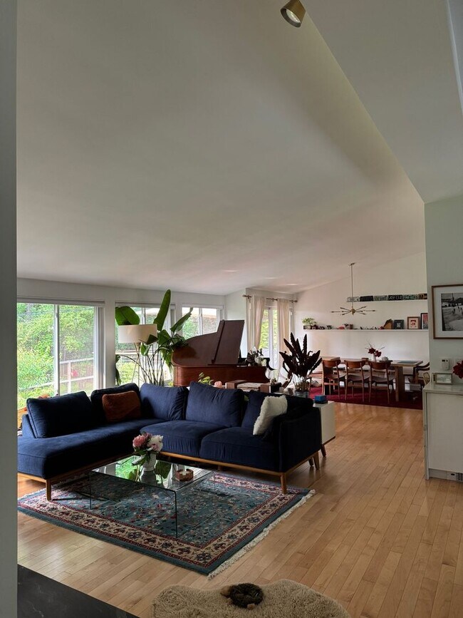 Building Photo - large modern home with big backyard, peace...