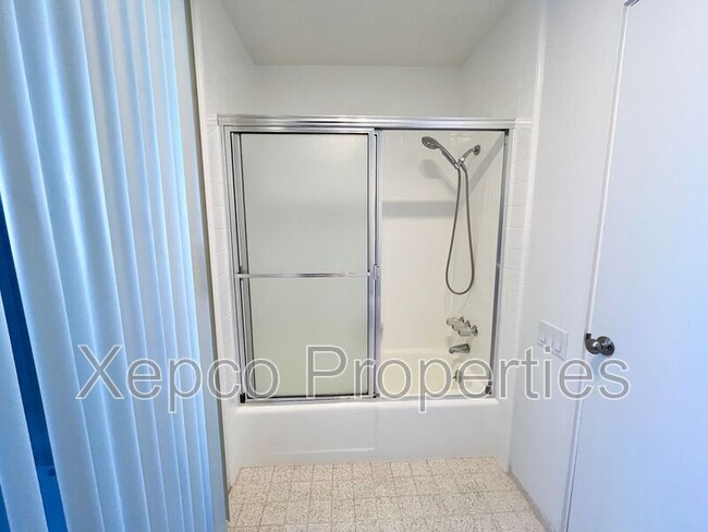 Building Photo - 2571 N Whitewater Club Dr