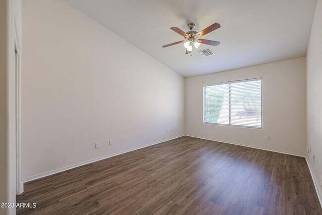 Building Photo - GREAT 3 bed, 2 bath home