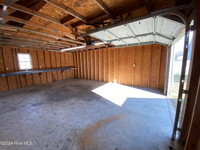 Building Photo - 412 Haw Branch Rd