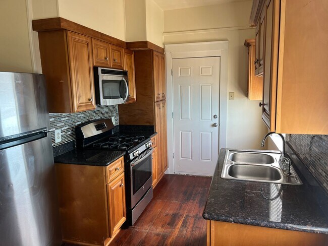 Building Photo - 815.5 Roosevelt Pl