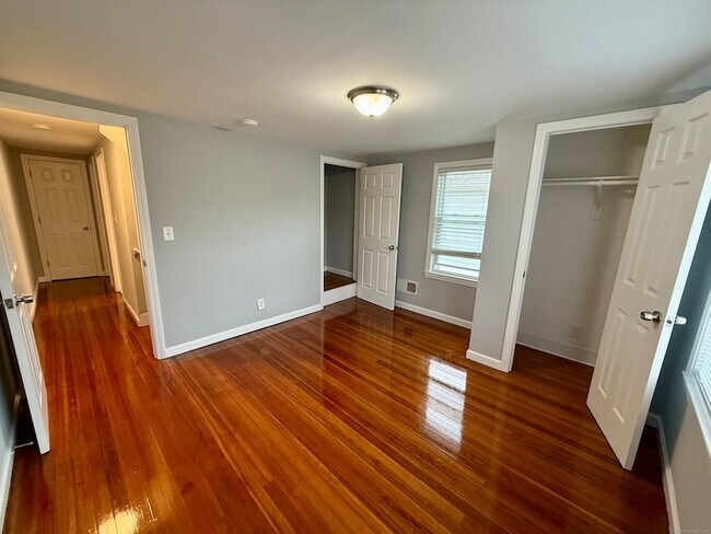 Building Photo - 16 1/2 W Main Street Unit