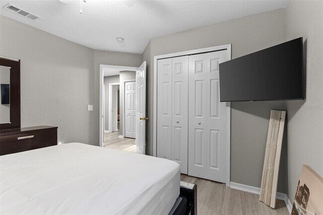 Building Photo - 215 Gleneagles Dr