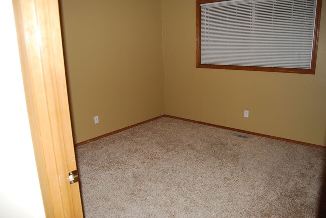 Building Photo - Charming & Well-Maintained Single-Story Home in McMinnville