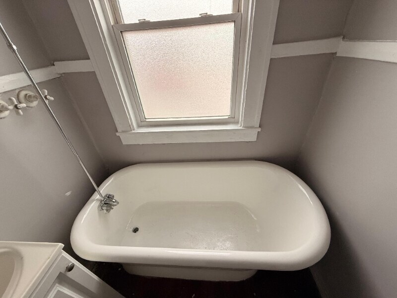 Building Photo - 14300 Lakeshore Blvd