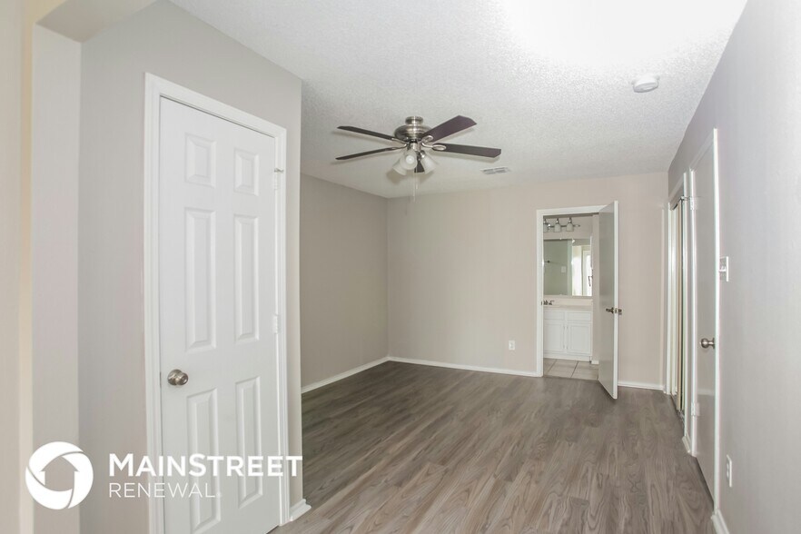 Building Photo - 9054 Chinon