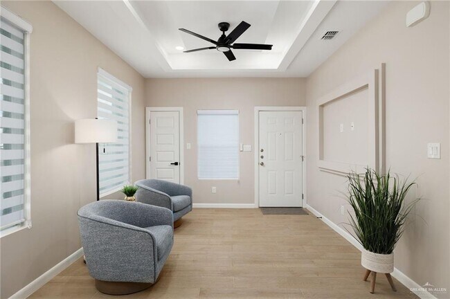 Building Photo - 15 Selena St