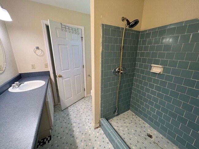 Building Photo - Pensacola - Pinehurst Subdivision - 3 bedr...