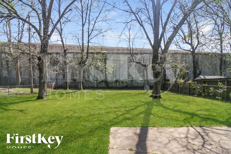 Building Photo - 5405 Lyford Ave