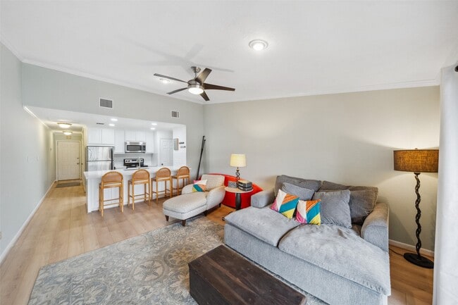 Building Photo - 801 River Rd