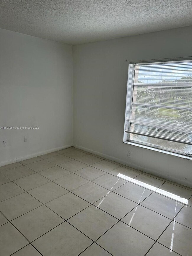 Building Photo - 17500 NW 68th Ave