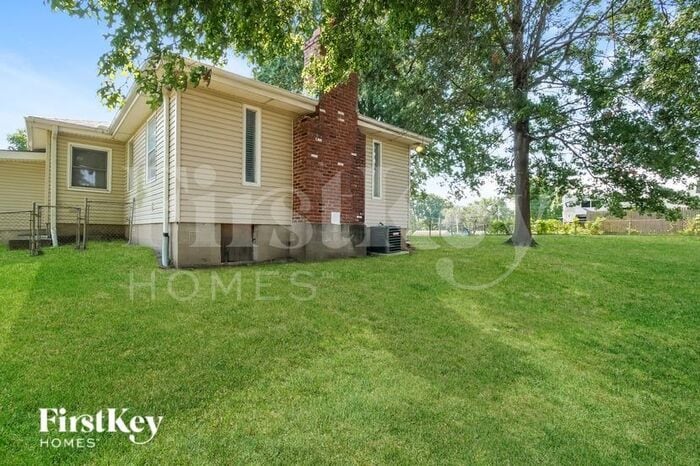 Building Photo - 7106 N Troost Ave