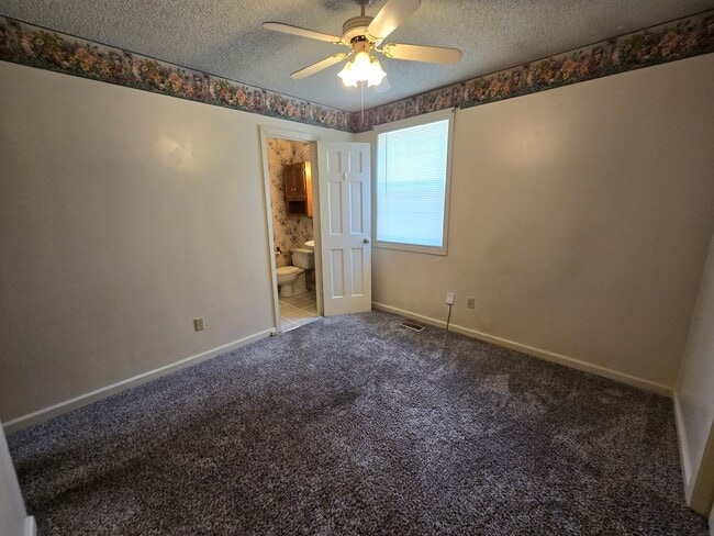 Building Photo - 3/2 One Level Home w/ Spacious, Level Lot!