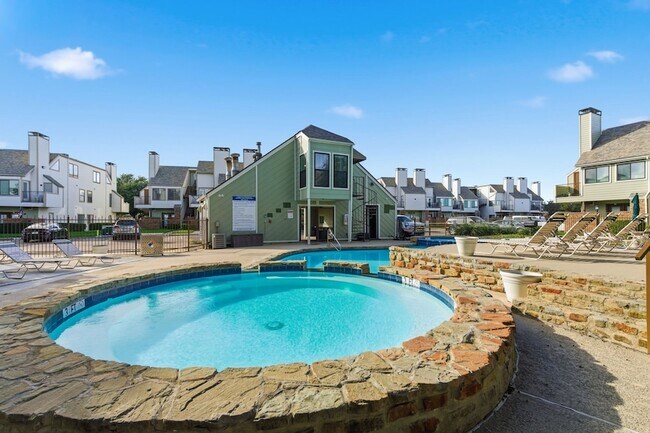 Building Photo - 3101 Sondra Dr