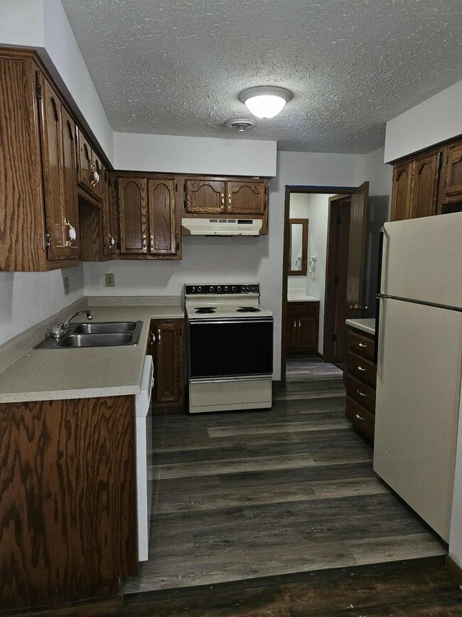 Building Photo - 115 Holly Dr