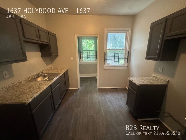 Building Photo - 1637 Holyrood Rd