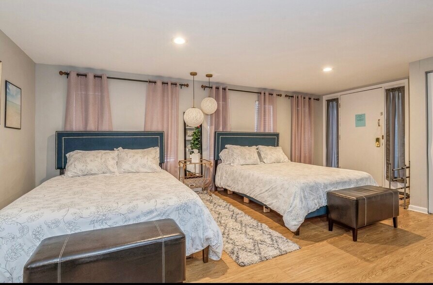 Building Photo - 33451 N Sears Blvd