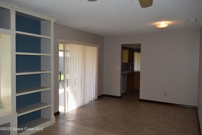 Building Photo - 1941 Talloak Rd