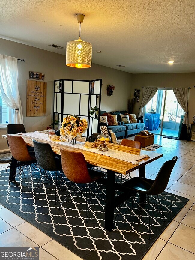 Building Photo - 125 Walnut Wy