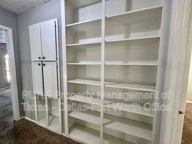 Building Photo - 936 Southmoor Dr