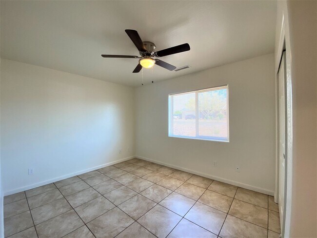Building Photo - 9501 E Magma Dr