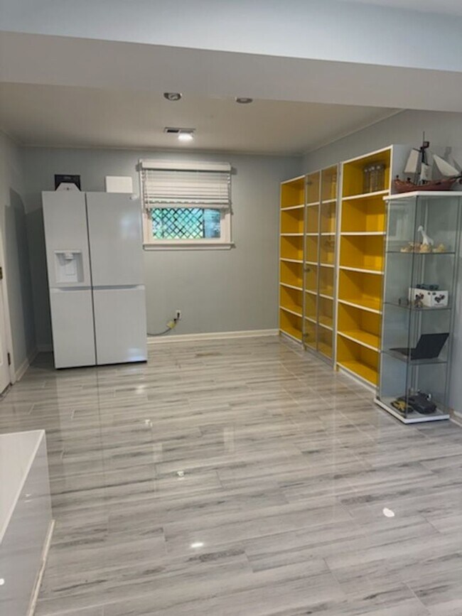 Building Photo - Gorgeous, fully remodeled 5 bed 3 bath centrally located in Great Falls