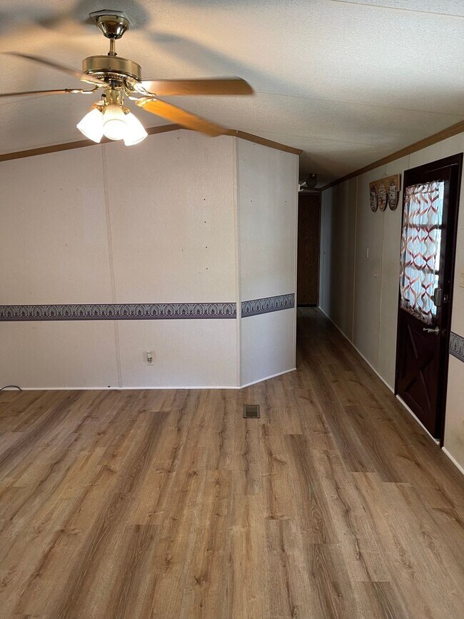 Building Photo - 3 bedroom home Fayetville PA!