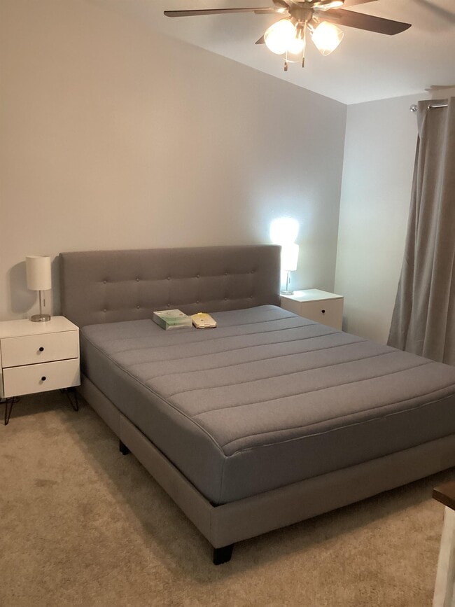 Building Photo - 250 SW 30th St