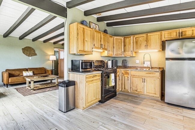 Building Photo - 61638 El Reposo Cir