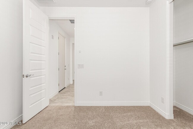 Building Photo - 10162 W Amelia Ave