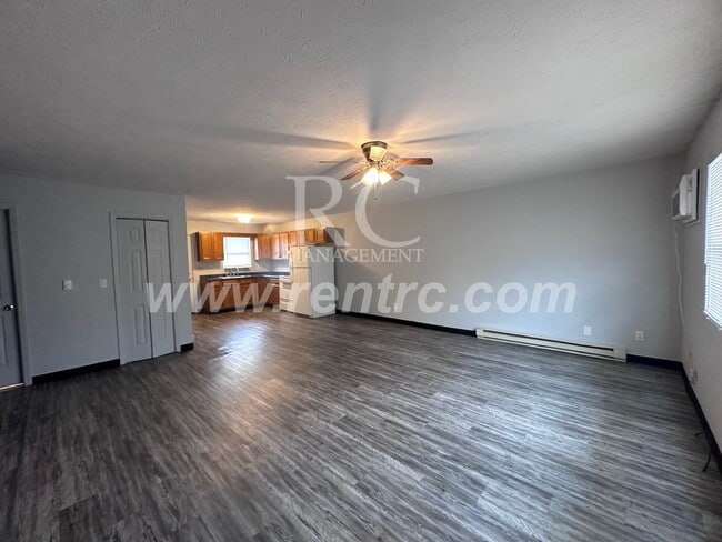 Building Photo - 1002-5 Glendale-