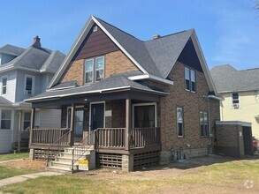 Building Photo - 861 Cherry St