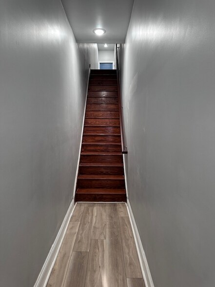 Building Photo - 1147 S 52nd St