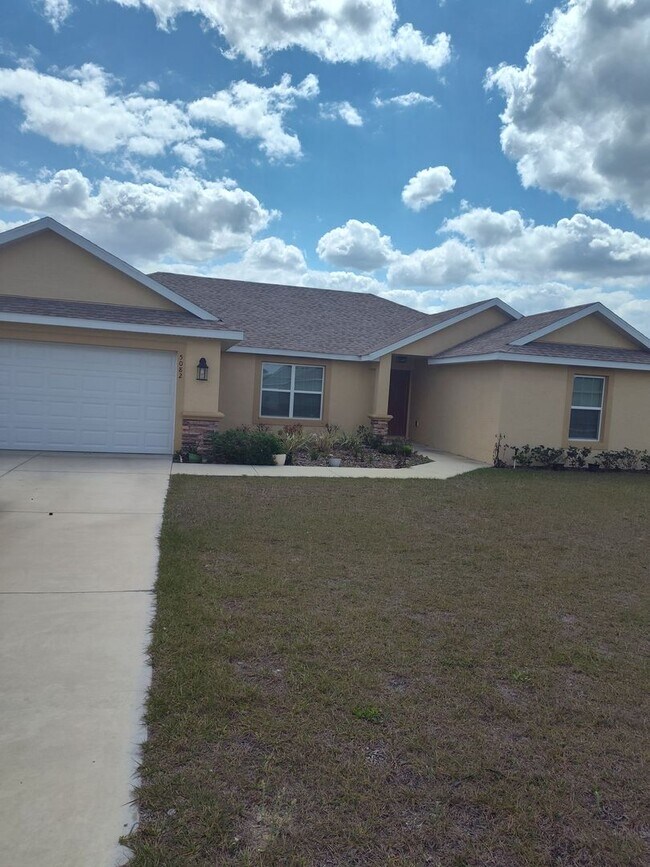 Primary Photo - Spacious 4BR/2BA Home in Oaks at Ocala Cro...