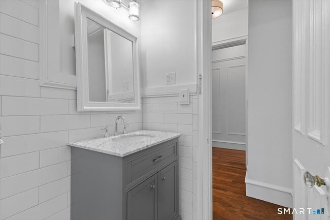 Building Photo - 284 Orange St