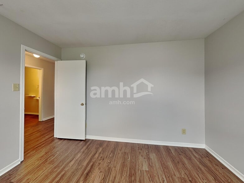 Building Photo - 2373 Blackthorn Dr