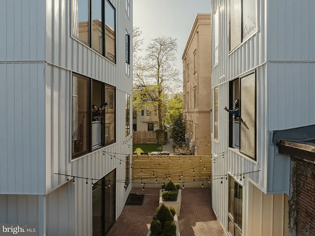 Building Photo - 2011 Cambridge St