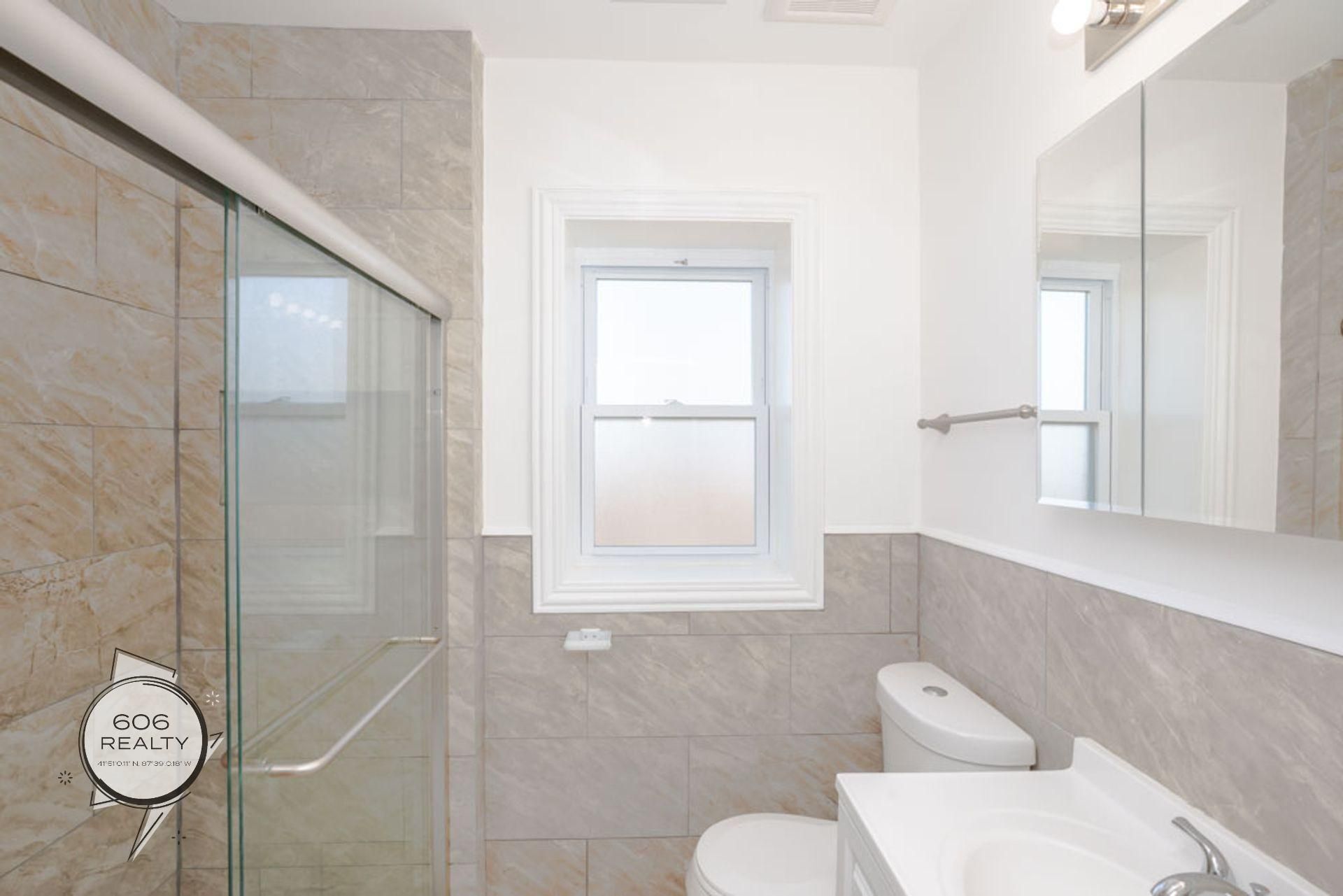 Building Photo - 2805 N Kilbourn Ave