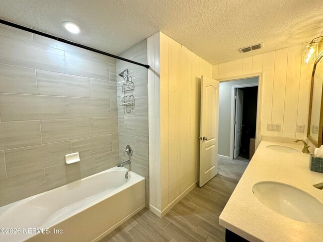 Building Photo - 12665 Josslyn Ln