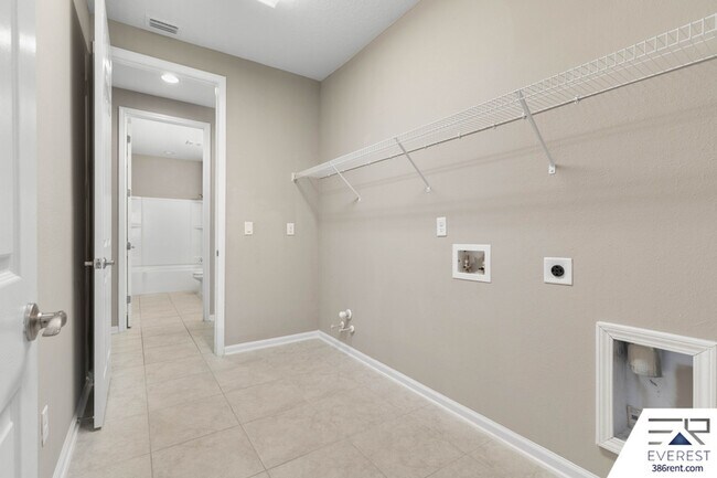 Building Photo - 58 Los Lagos Blvd