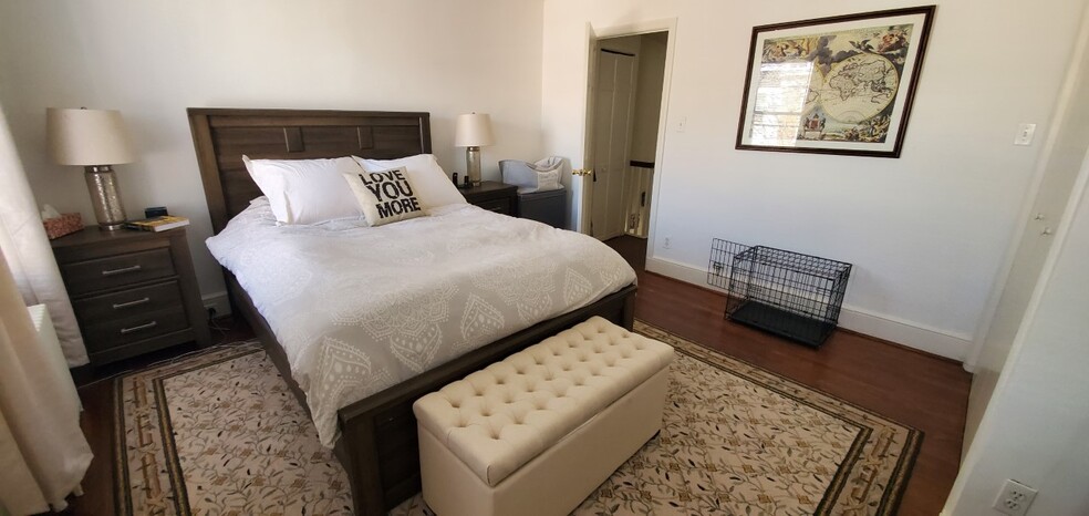 Building Photo - 1818 Montrose St