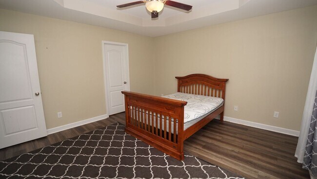 Building Photo - 412 Ridgeway Dr