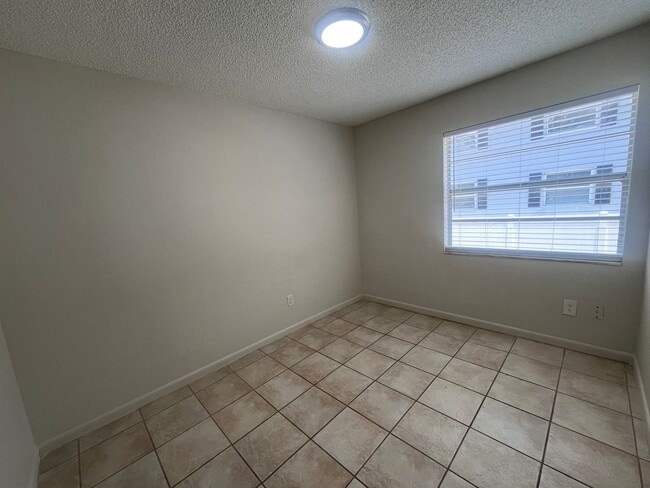 Building Photo - 7108-7108 S Kissimmee St