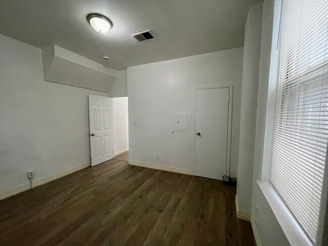Building Photo - 1311 W Allegheny Ave