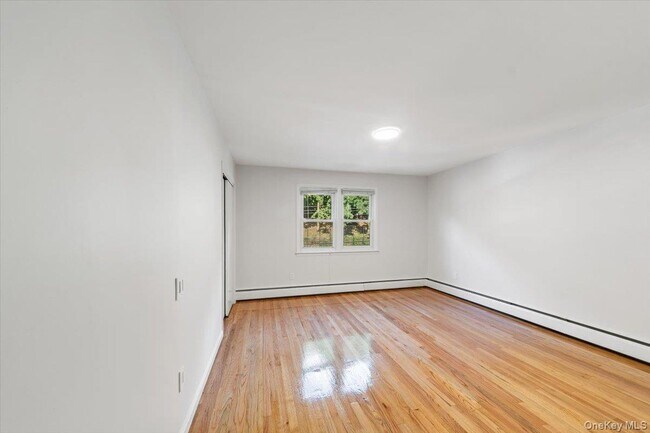 Building Photo - 105 Hillview Ave