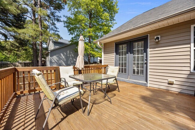 Building Photo - Fully Furnished Month to Month/Short Term Rental!