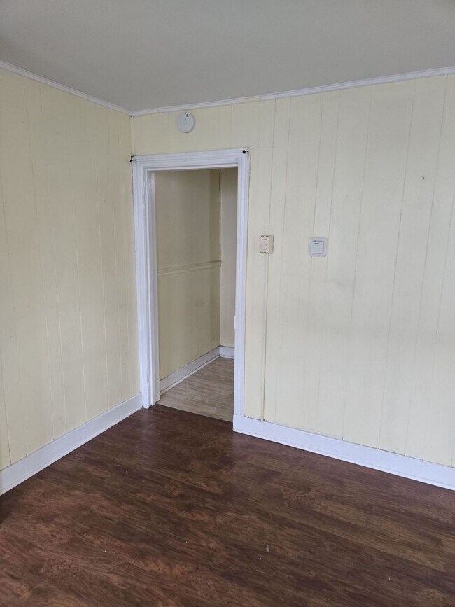 Building Photo - 2-12 Philadelphia Ave