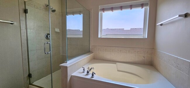 Building Photo - 481 Silver Charm Dr